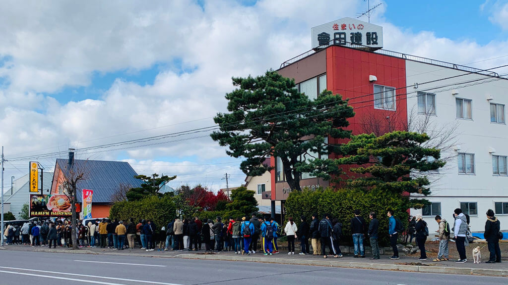 ラーメン大戦争 旭川店のプレオープン時の行列